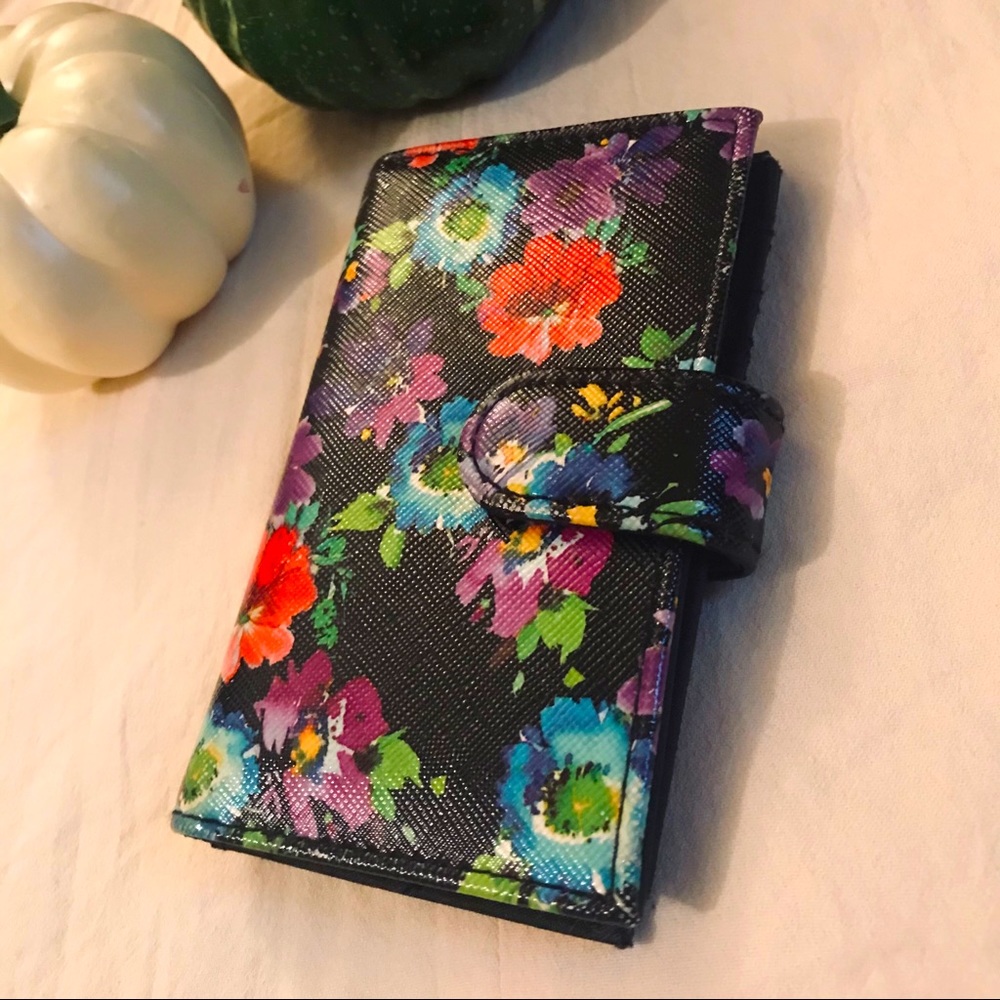 ❌SOLD❌ Gorgeous Floral Wallet